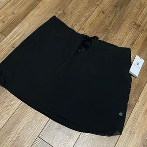 Athletic skort with pockets